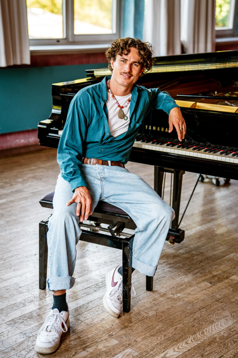 "at the piano" by Maximilian Henning