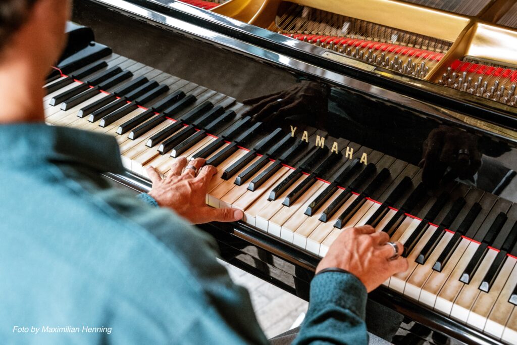 "playing piano" by Maximilian Henning